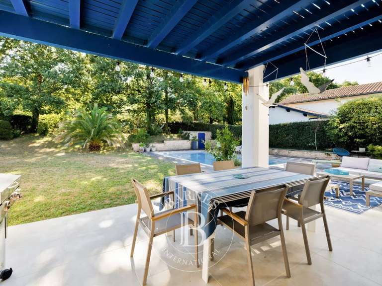 Maison Bassussarry - 4 chambres - 169m²
