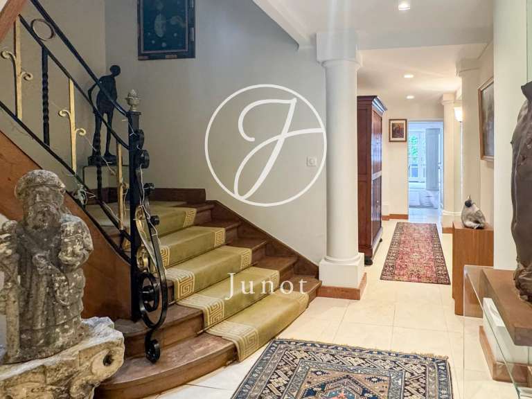 Maison La Madeleine - 5 chambres - 253m²