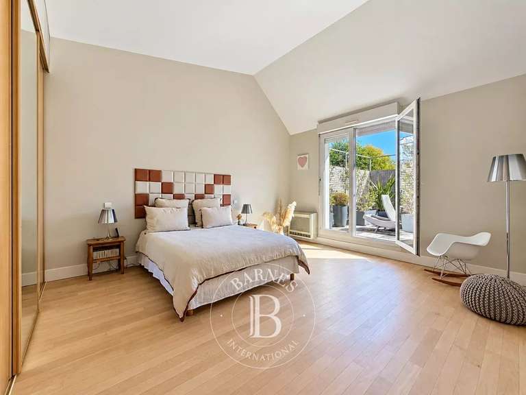 Maison Nogent-sur-Marne - 5 chambres - 263m²