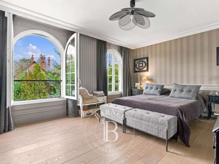 Maison Saint-Maur-des-Fossés - 10 chambres - 525m²