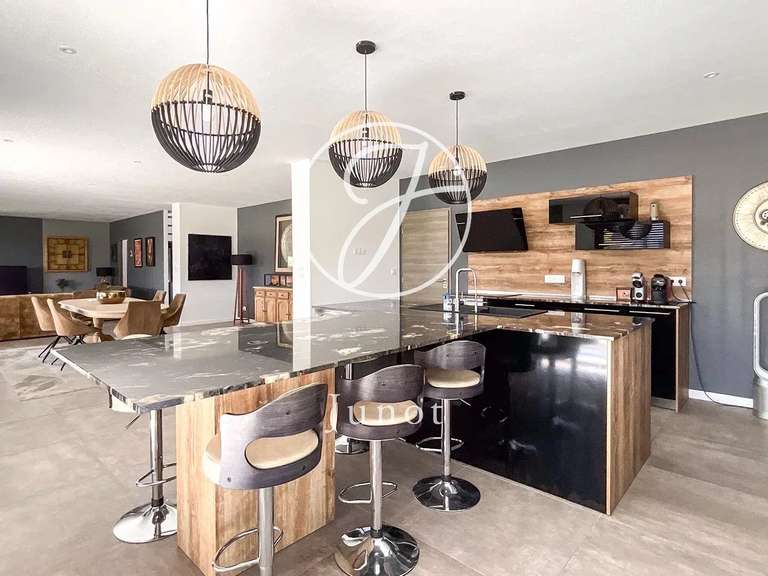 Maison Mérignies - 3 chambres - 283m²