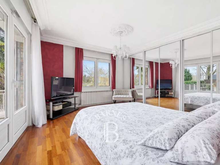 Maison Saint-Maur-des-Fossés - 5 chambres - 245m²