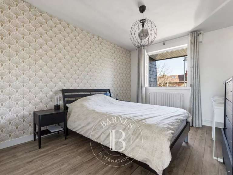 Maison Maisons-Alfort - 4 chambres - 242m²