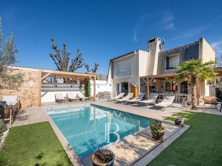 Maison Maisons-Alfort - 4 chambres - 242m²