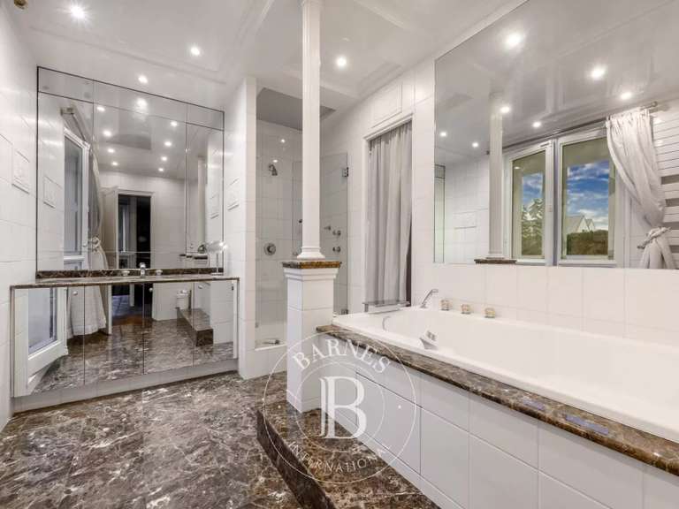 Maison Saint-Maur-des-Fossés - 5 chambres - 402m²