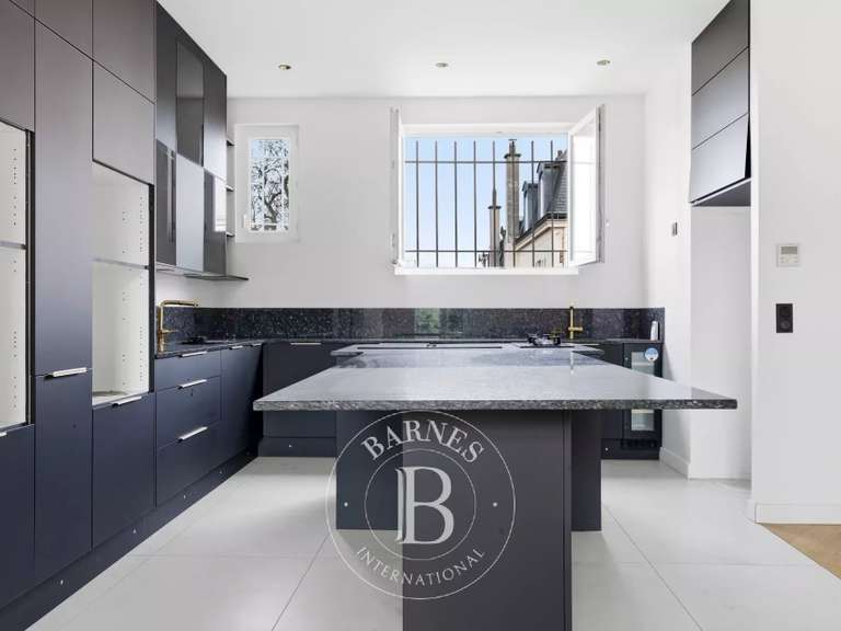 Maison Nogent-sur-Marne - 6 chambres - 340m²