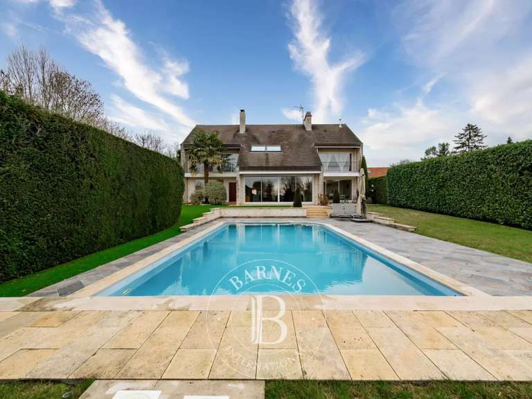Maison Santeny - 5 chambres - 248m²