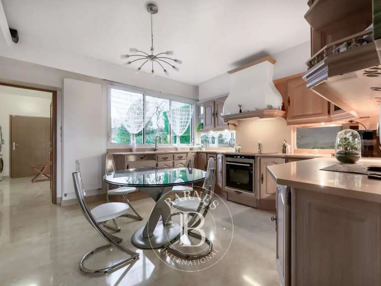 Maison Santeny - 5 chambres - 248m²