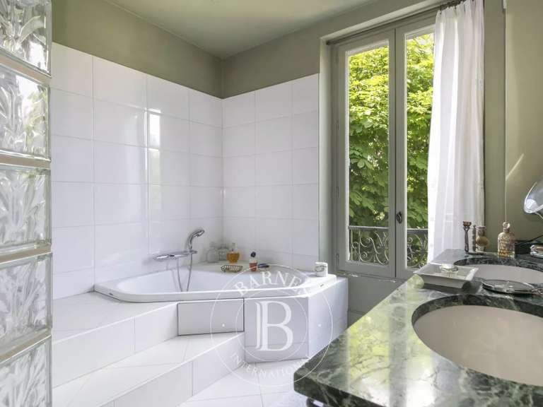 Maison Saint-Maur-des-Fossés - 5 chambres - 248m²