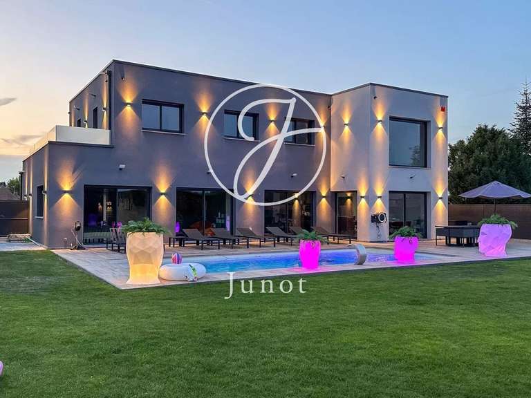 Maison Cysoing - 5 chambres - 386m²