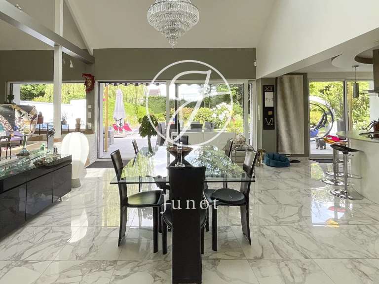 House Marcq-en-Baroeul - 4 bedrooms - 246m²