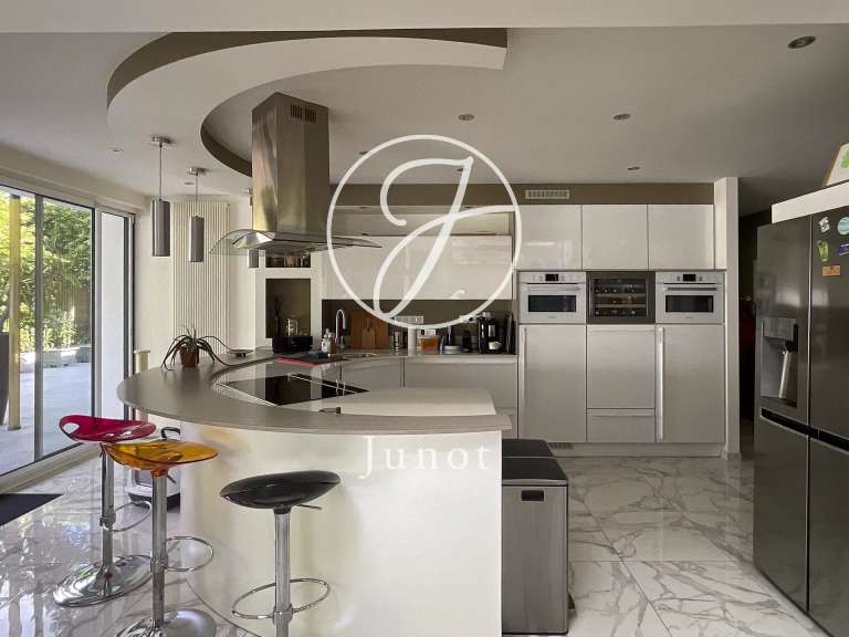 House Marcq-en-Baroeul - 4 bedrooms - 246m²