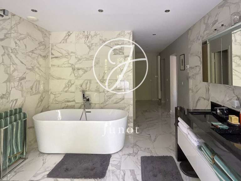 House Marcq-en-Baroeul - 4 bedrooms - 246m²