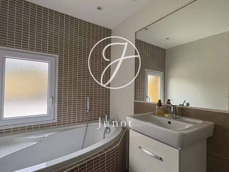 Maison Villeneuve-d'Ascq - 3 chambres - 108m²
