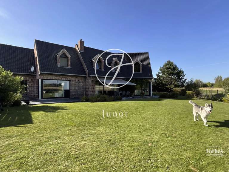 House Mérignies - 5 bedrooms - 271m²