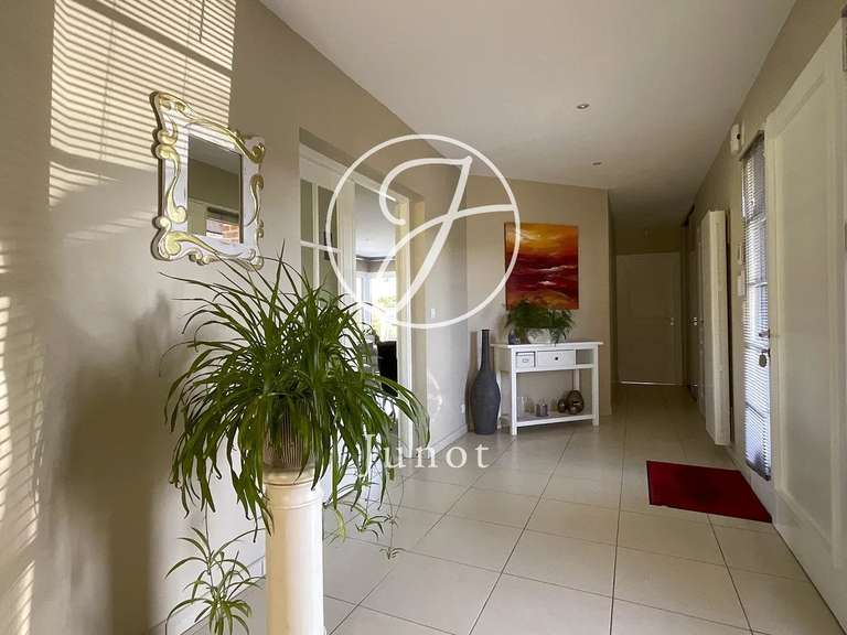 House Mérignies - 5 bedrooms - 271m²