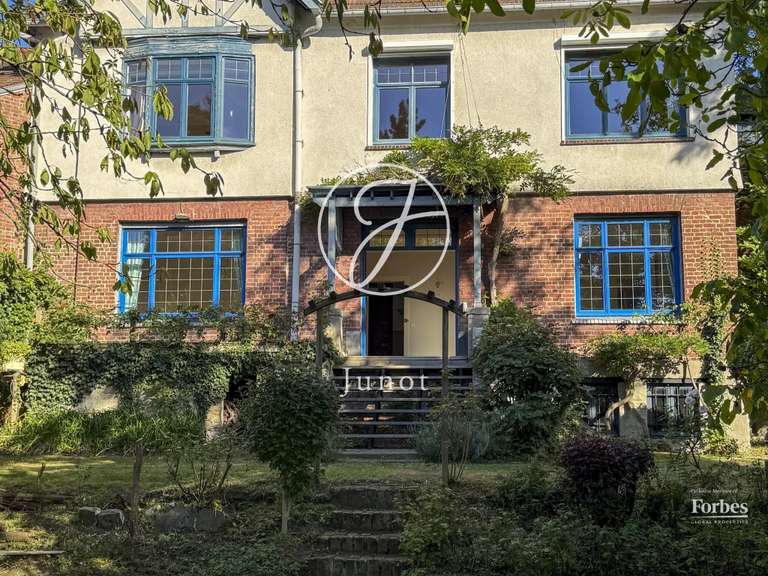 Maison Mons-en-Baroeul - 9 chambres - 285m²