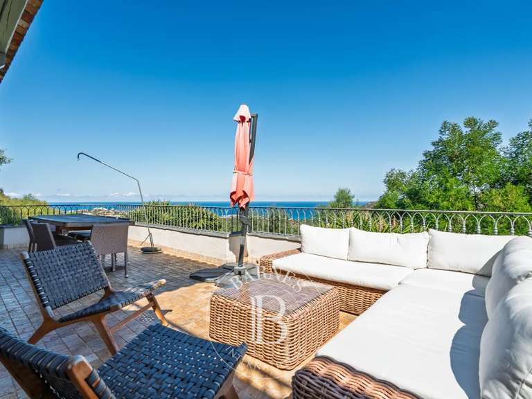 Maison L'Île-Rousse - 5 chambres - 242m²