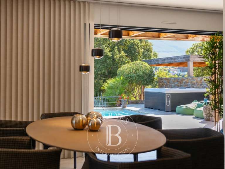 Maison Olmeta-di-Tuda - 4 chambres - 200m²