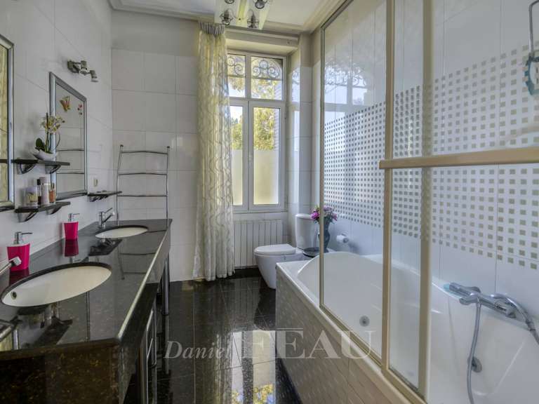 Maison Rezé - 7 chambres - 271m²