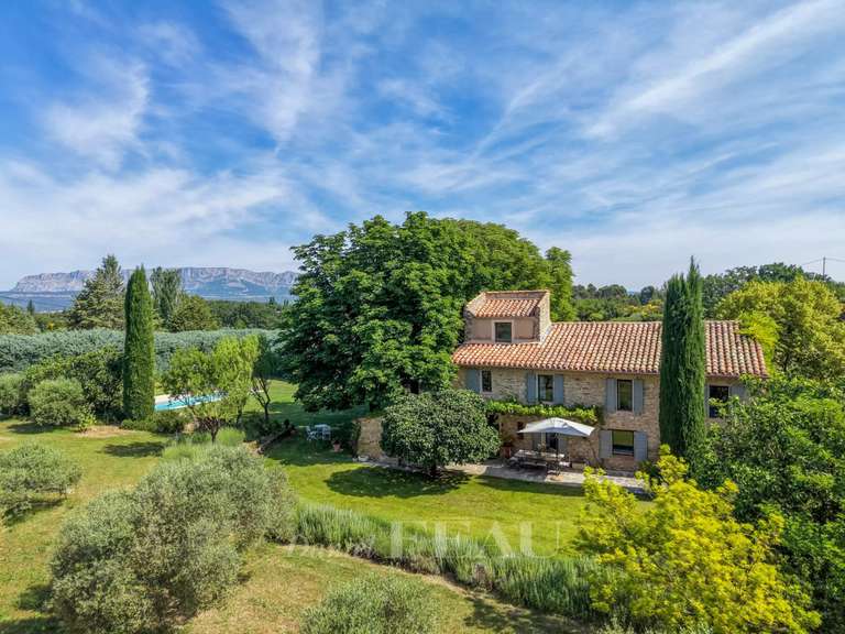 Maison Aix-en-Provence - 4 chambres - 189m²