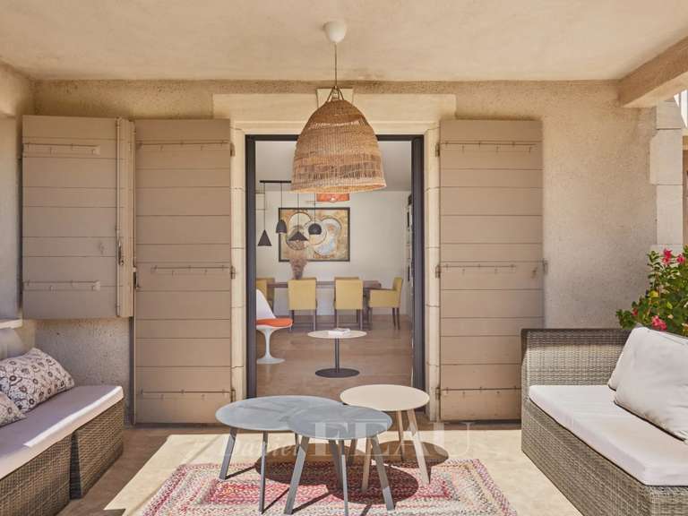 Maison Eygalières - 4 chambres - 252m²