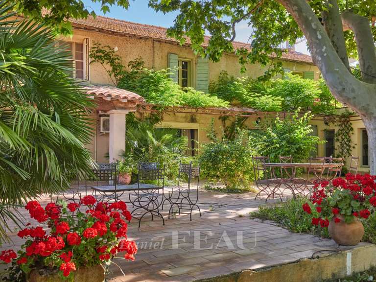 Maison Fourques - 14 chambres - 805m²