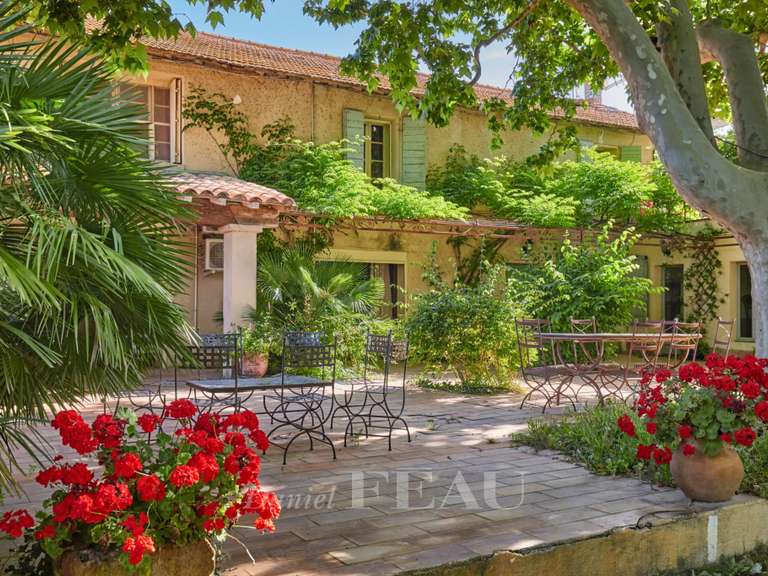 Maison Fourques - 14 chambres - 805m²
