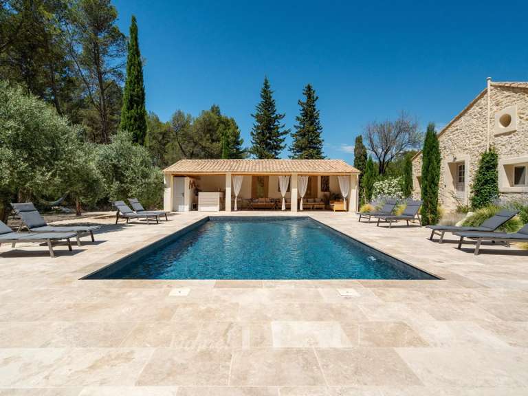 Maison Saint-Étienne-du-Grès - 5 chambres - 373m²