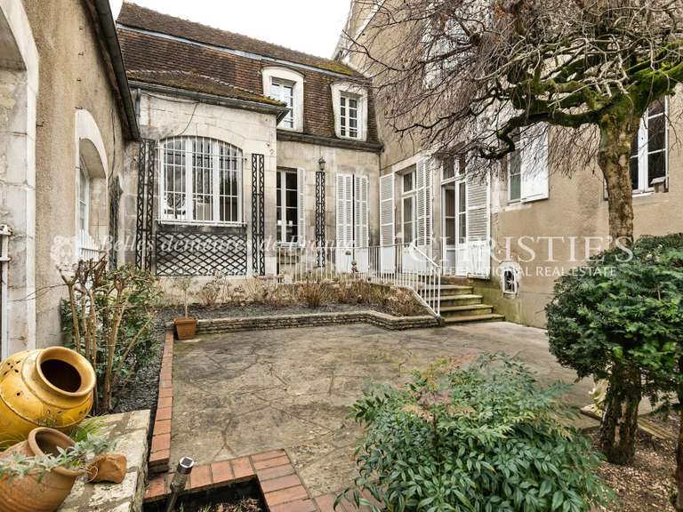 Propriété Auxerre - 5 chambres - 350m²