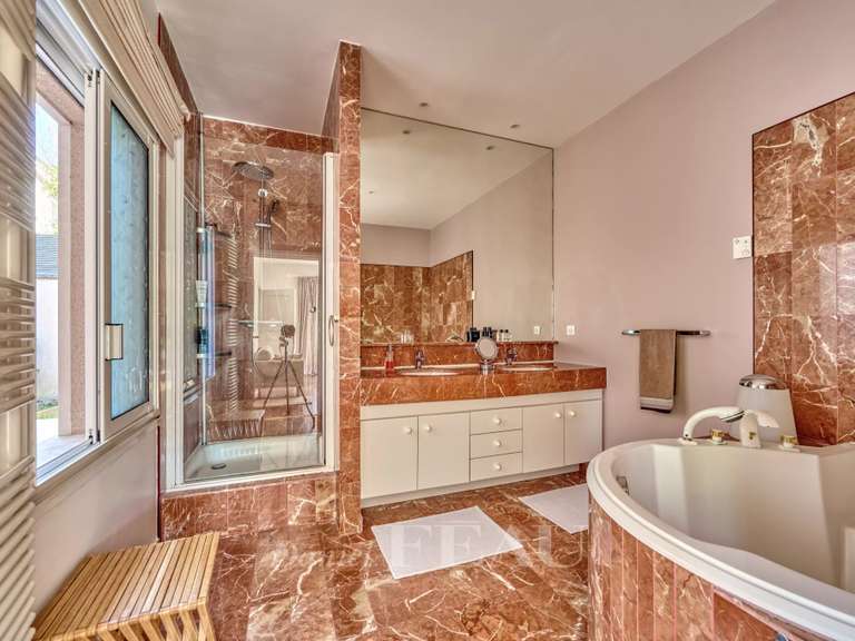 Maison Vaucresson - 5 chambres - 300m²