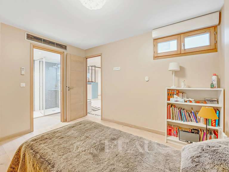 House Rueil-Malmaison - 4 bedrooms - 205m²