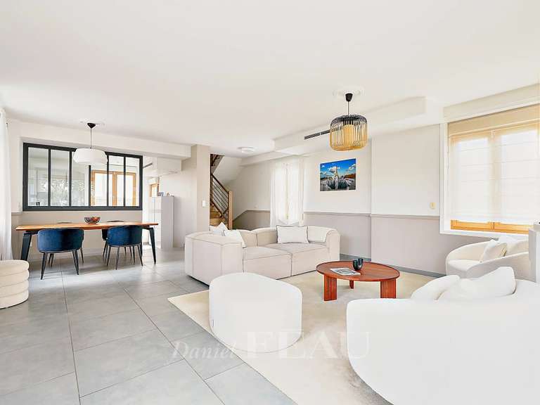 House Rueil-Malmaison - 4 bedrooms - 205m²