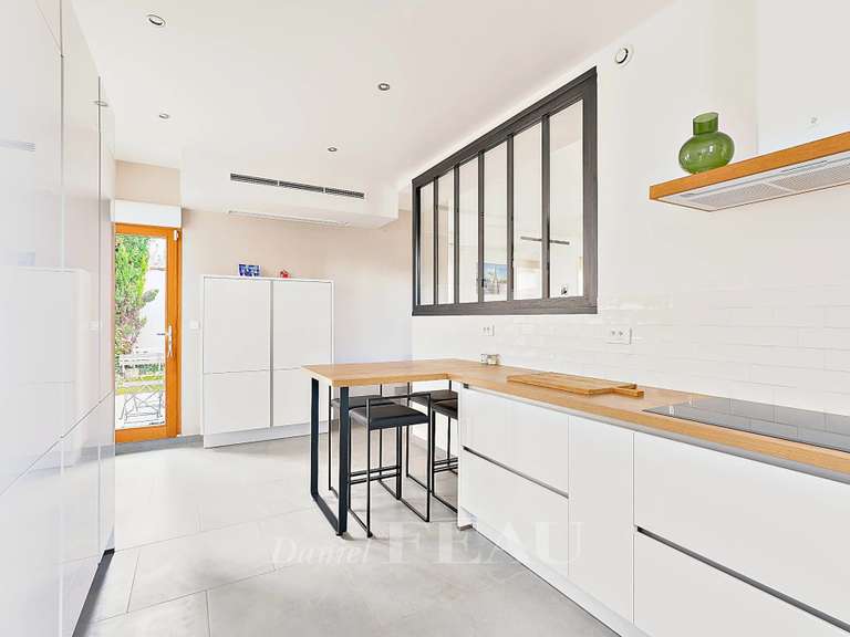 House Rueil-Malmaison - 4 bedrooms - 205m²
