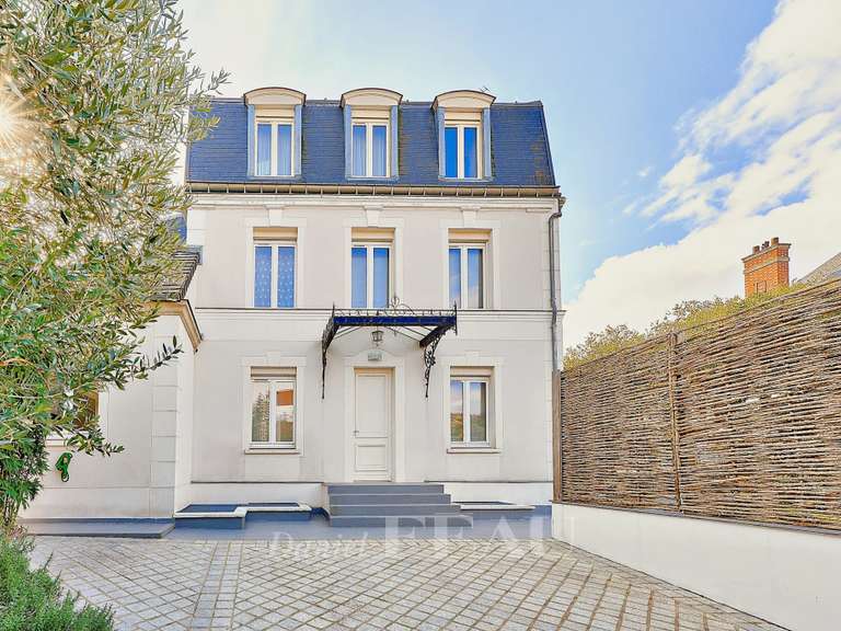 House Rueil-Malmaison - 4 bedrooms - 205m²
