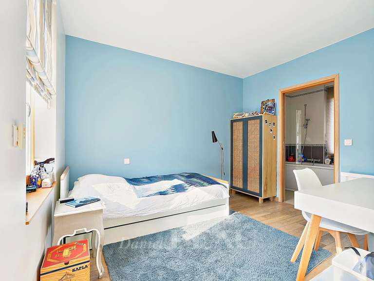 House Rueil-Malmaison - 4 bedrooms - 205m²