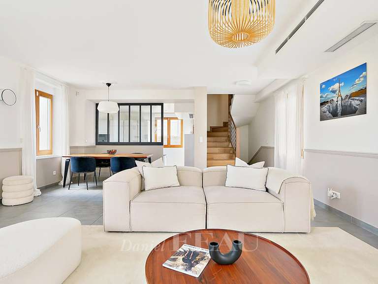 House Rueil-Malmaison - 4 bedrooms - 205m²