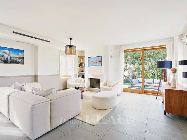 House Rueil-Malmaison - 4 bedrooms - 205m²