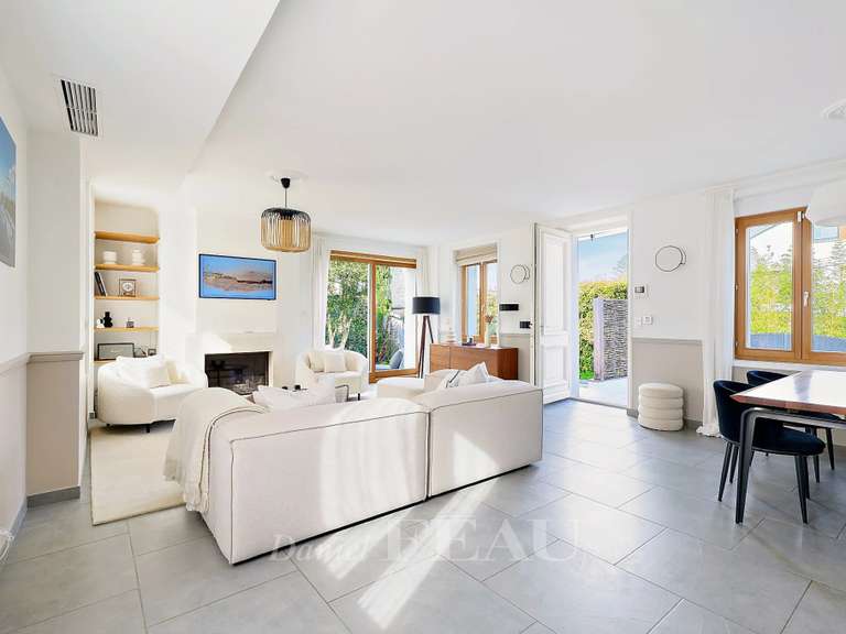 House Rueil-Malmaison - 4 bedrooms - 205m²