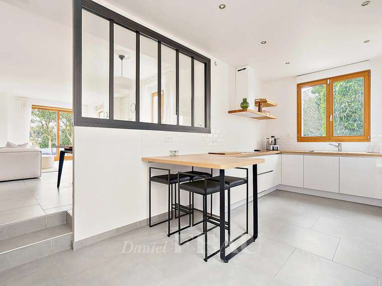 House Rueil-Malmaison - 4 bedrooms - 205m²
