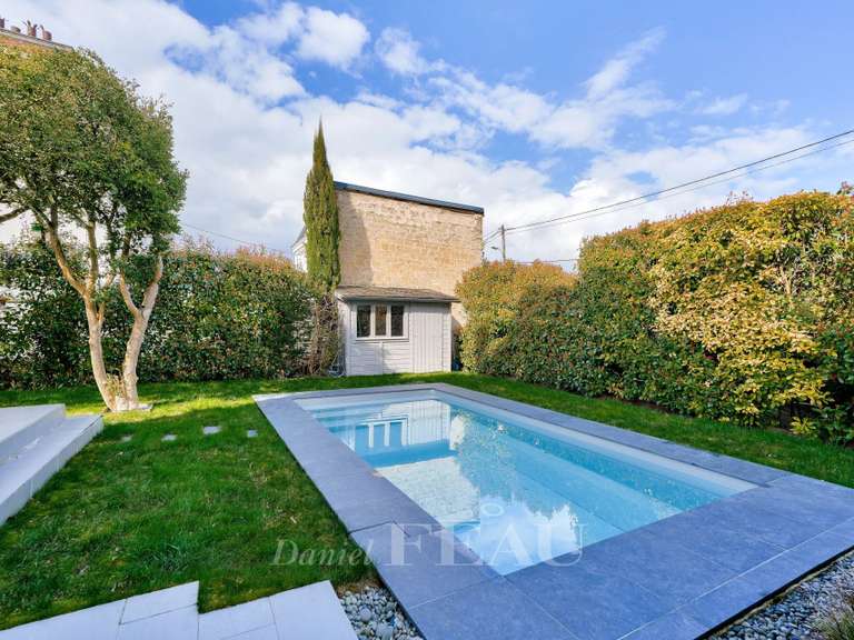 Maison Rueil-Malmaison - 4 chambres - 205m²