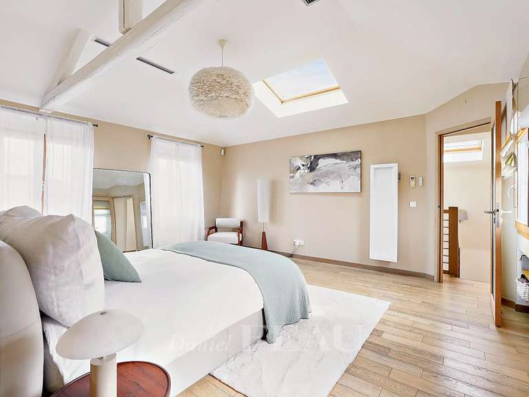 House Rueil-Malmaison - 4 bedrooms - 205m²