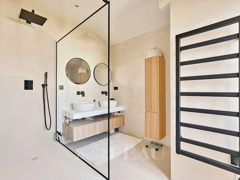 House Rueil-Malmaison - 4 bedrooms - 205m²