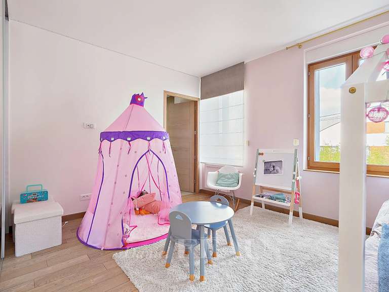 House Rueil-Malmaison - 4 bedrooms - 205m²