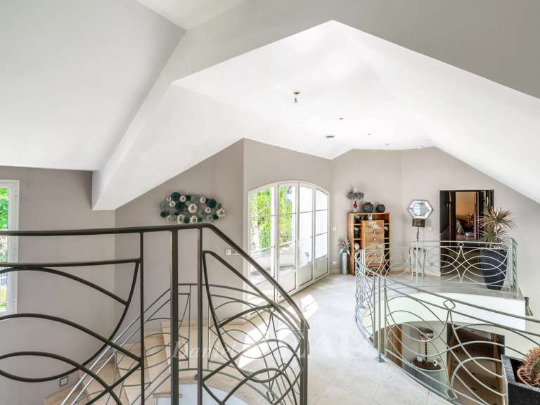 Maison Orgeval - 6 chambres - 363m²