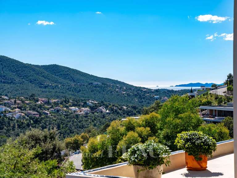 House Hyeres-plage - 5 bedrooms - 183m²