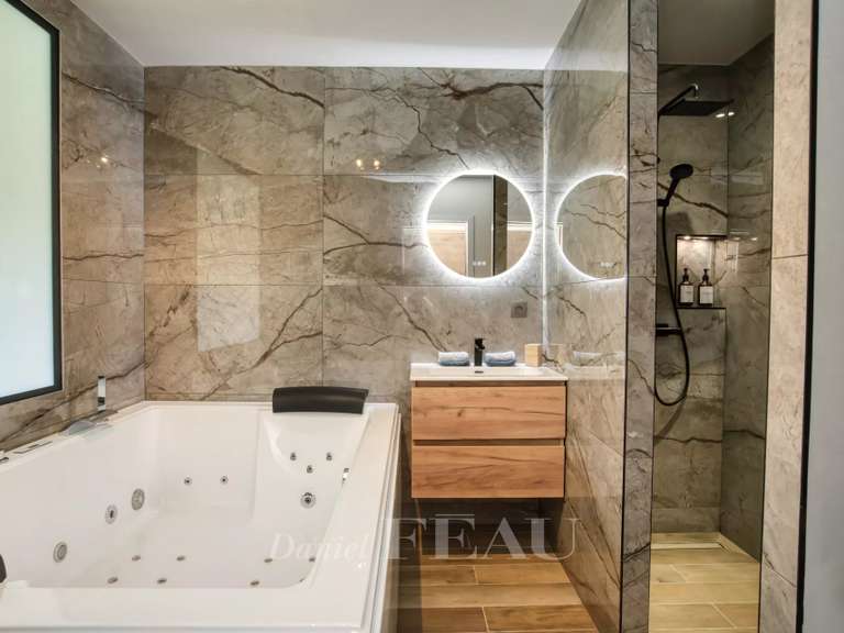 Maison Cavalaire-sur-Mer - 5 chambres - 265m²