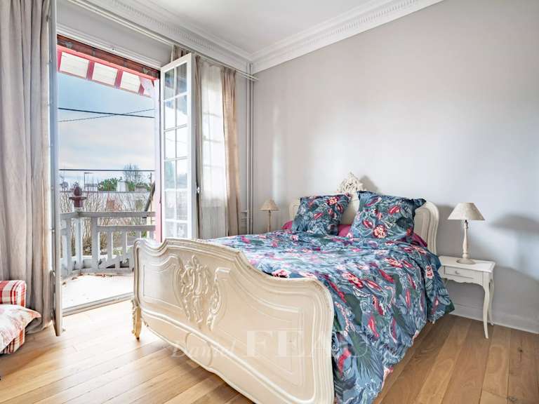 House Bougival - 5 bedrooms - 185m²
