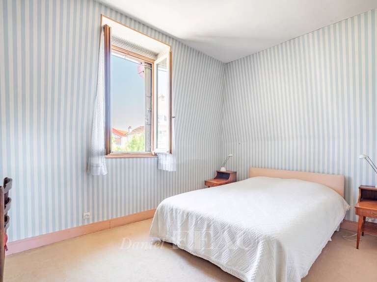 Maison Saint-Germain-en-Laye - 5 chambres - 210m²