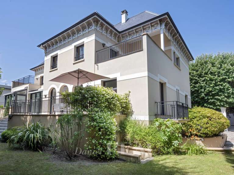 Maison Saint-Maur-des-Fossés - 5 chambres - 298m²